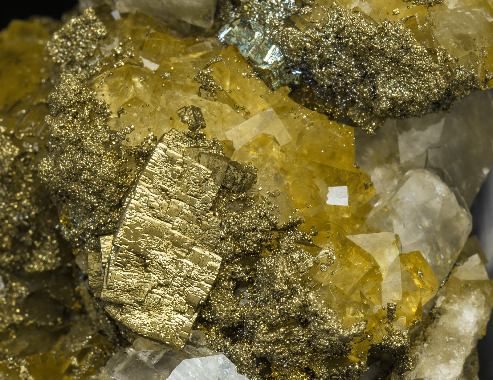 calcite-with-fluorite-and-pyrite-villabona-mines-barrio-de-la