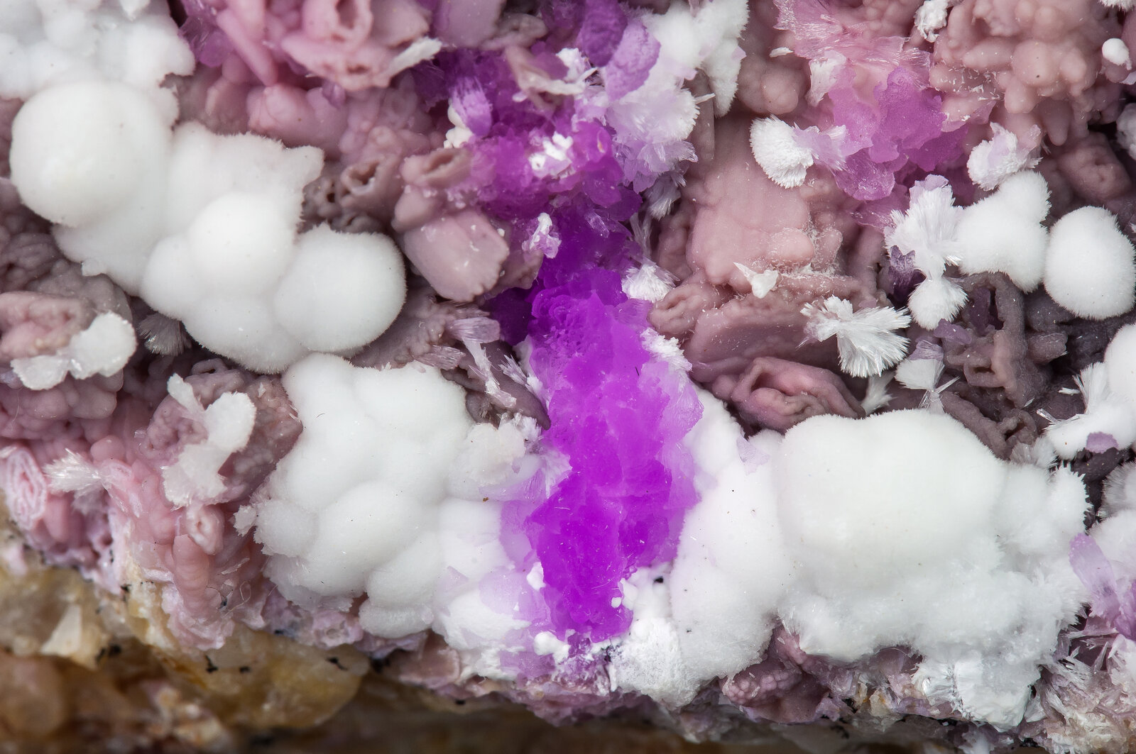 talmessite-coating-calcite-and-with-calcite-variety-co-bearing-calcite